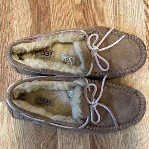 UGG Australia Brown Suede Moccasin Slippers women’s 6